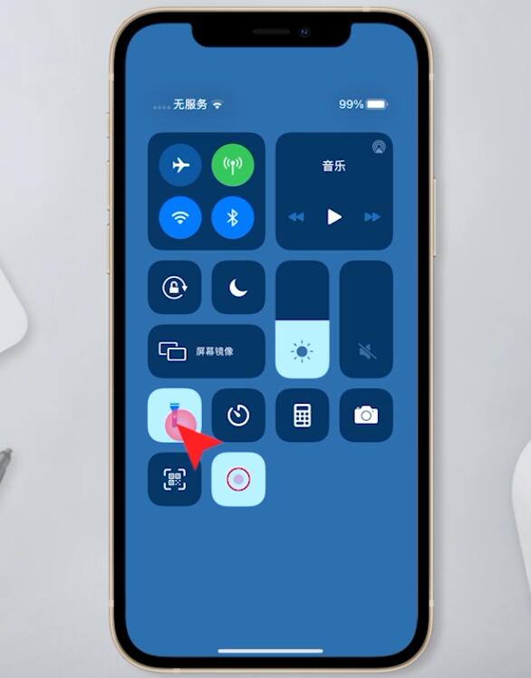 苹果12的手电筒怎么打开(1)
