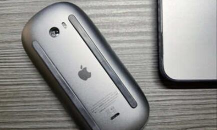 新 iMac 发表后， Apple 仍未改变 Magic Mouse 底部充电接口的位置(2)