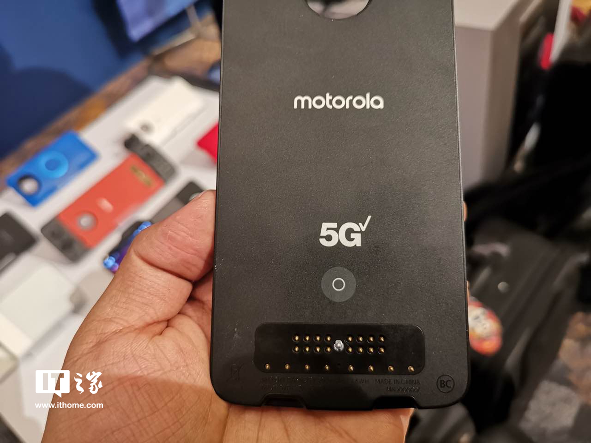 Moto正式发布了新一代5G旗舰手机Moto Z3(3)