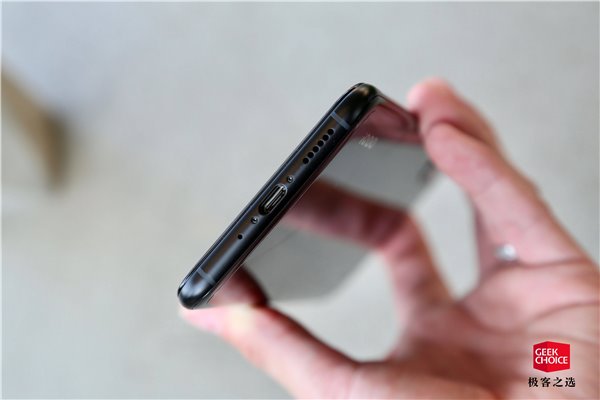 vivo子品牌iQOO发布旗下首款手机：12GB运行内存，亮面凯夫拉纹理玻璃(6)