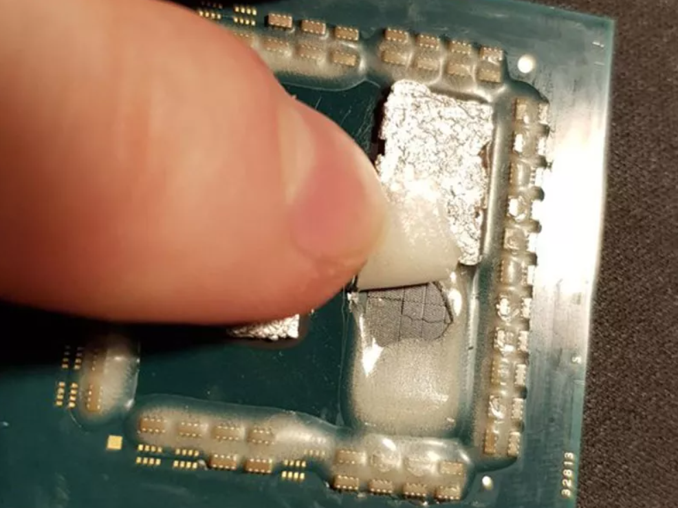 AMD锐龙7 5800X3D成功开盖！钎焊换液金：玩游戏骤降10℃(3)