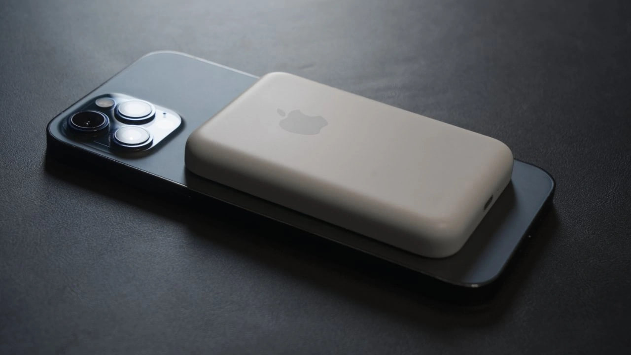 第二代 MagSafe 外接电池要来，iOS 17 代码发现两款配件(1)
