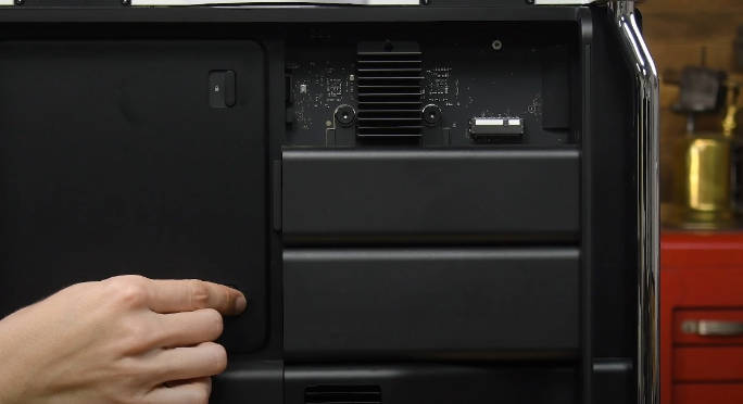 新款苹果 Mac Pro 拆解:不支持扩展内存、M2 Ultra 配大主板、大风扇(1)