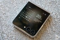 三星 Galaxy Z Flip 5 真机图曝光：不规则超大副屏，今晚正式发布