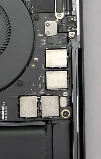 达人改装苹果 M3 Max MacBook Pro，将闪存容量提升至 8TB
