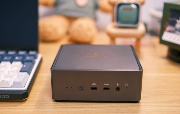 铭凡UM790PRO迷你PC好用吗 屏幕是真的小巧