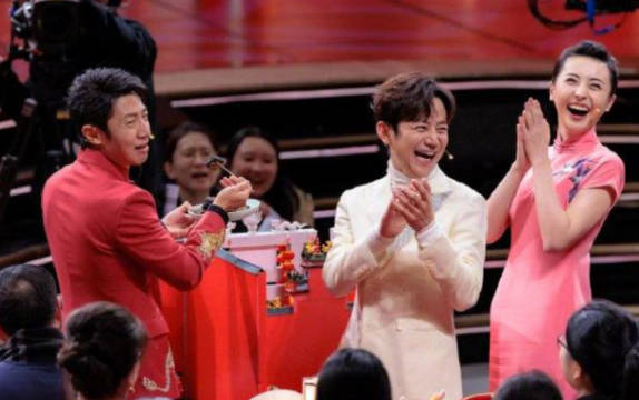 “双北”CP再度上线 何炅撒贝宁合体主持