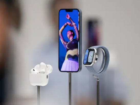 探索可穿戴设备各种可能,古尔曼称苹果正规划带摄像头的 AirPods 及智能戒指