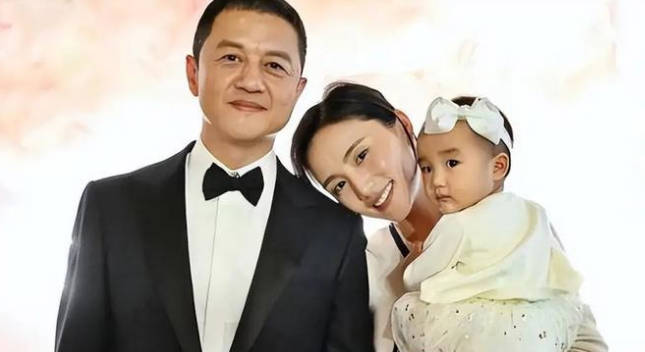 52岁李亚鹏直播称自己吃不起饭 李湘前夫刷火箭打赏