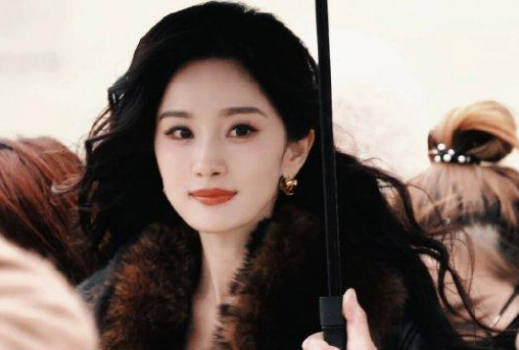 杨幂总裁造型热议 女明星近几年状态集体回春