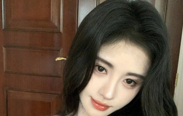 鞠婧祎最近“杀疯了” 称愿意为了角色变丑