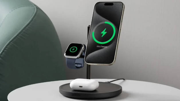 安克推出新款 15W 三合一 Qi2 磁吸充电器